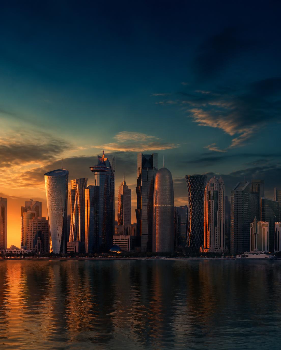Skyline del Golfo al atardecer